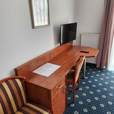 Hotel Hoyers In Pinneberg Prisdorf Екстериор снимка