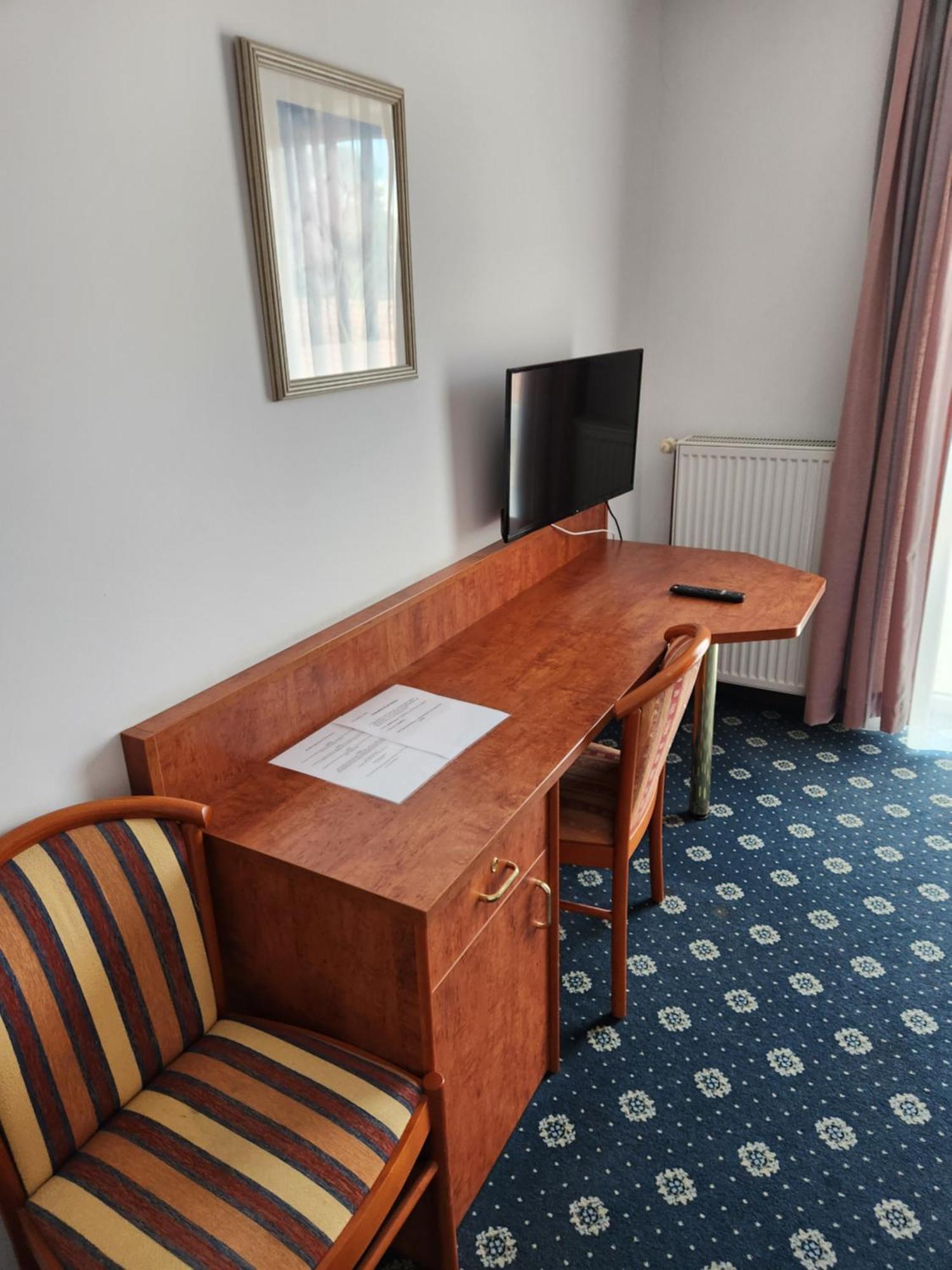 Hotel Hoyers In Pinneberg Prisdorf Екстериор снимка