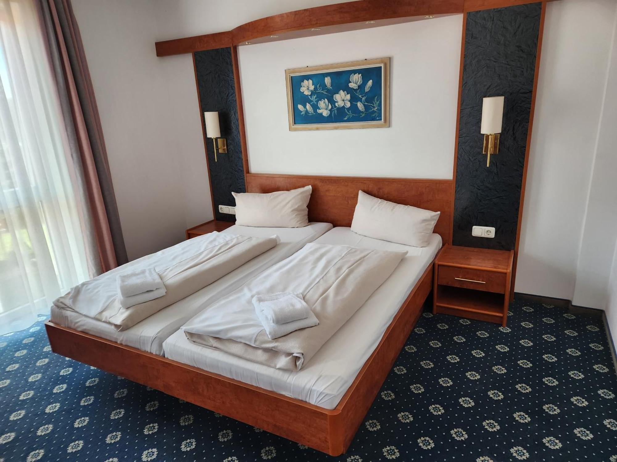 Hotel Hoyers In Pinneberg Prisdorf Екстериор снимка