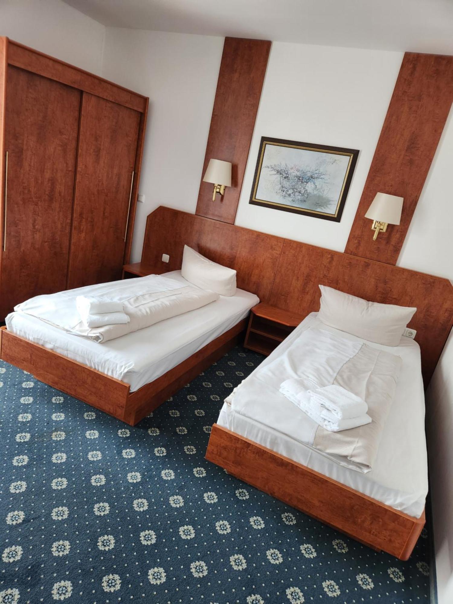 Hotel Hoyers In Pinneberg Prisdorf Екстериор снимка