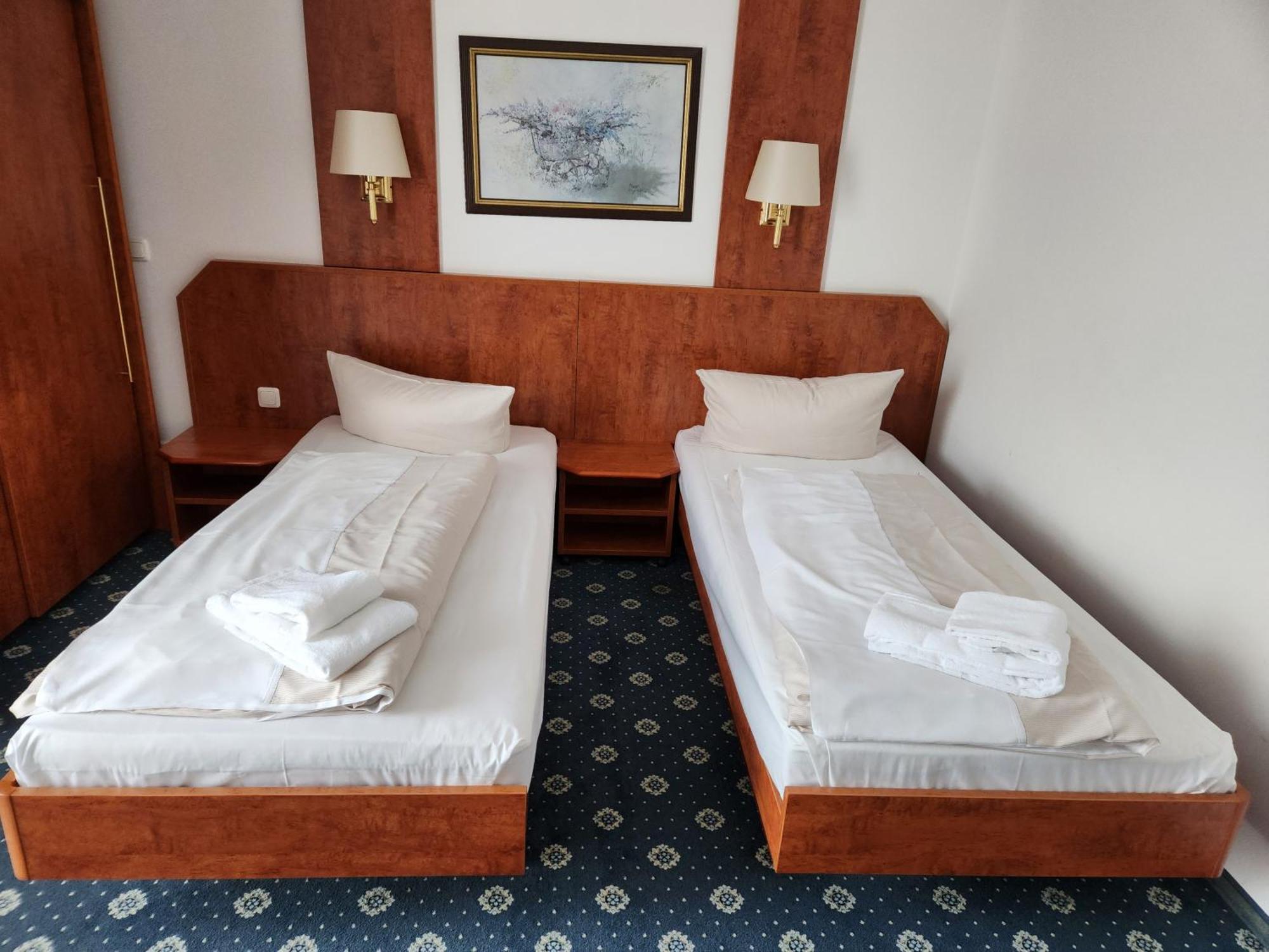 Hotel Hoyers In Pinneberg Prisdorf Екстериор снимка