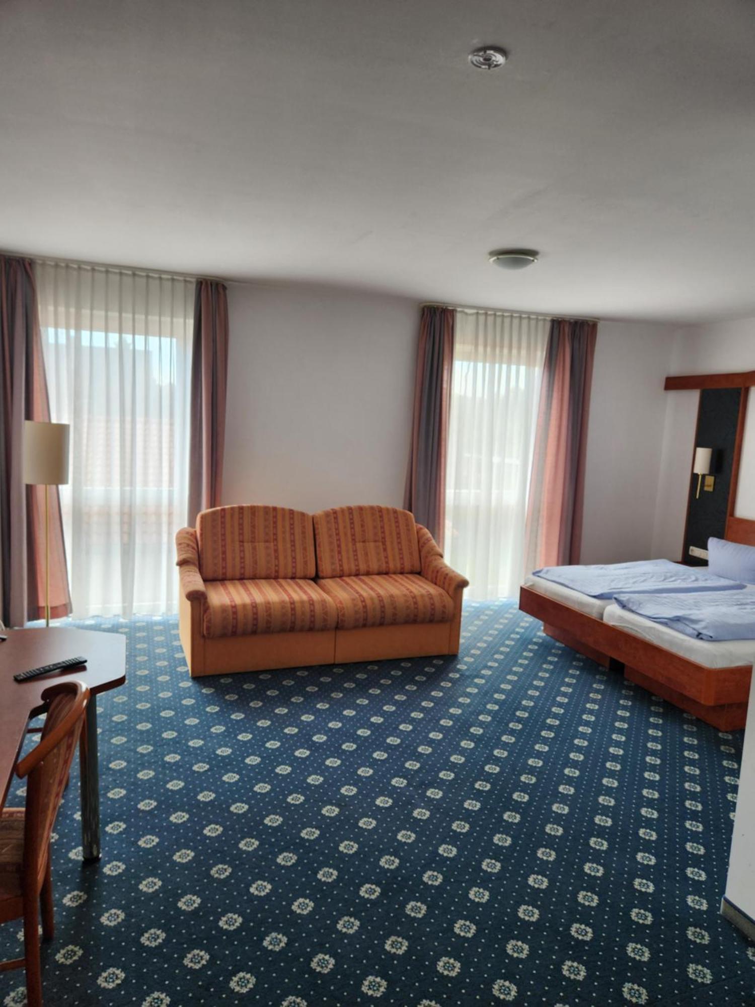 Hotel Hoyers In Pinneberg Prisdorf Екстериор снимка